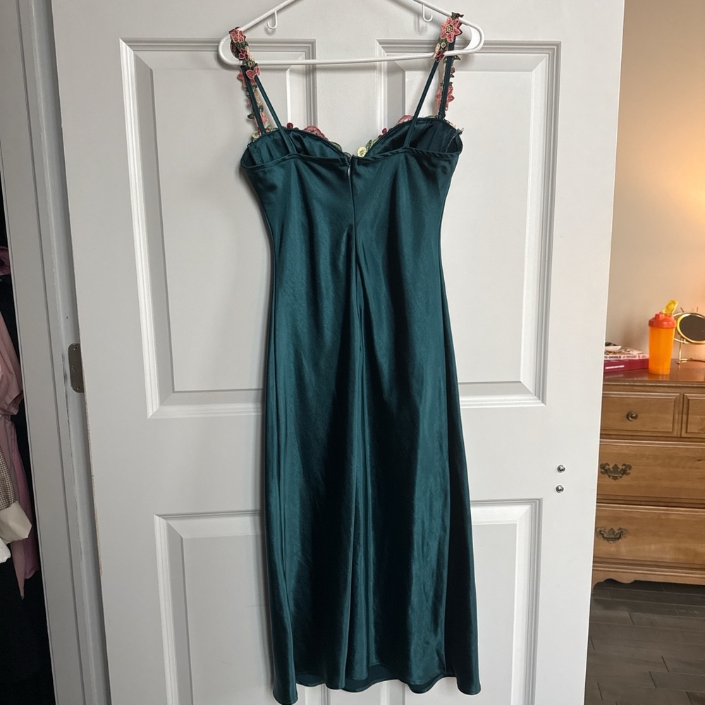 Elegant Green Floral Embellished Midi Dress - Picture 2 of 2
